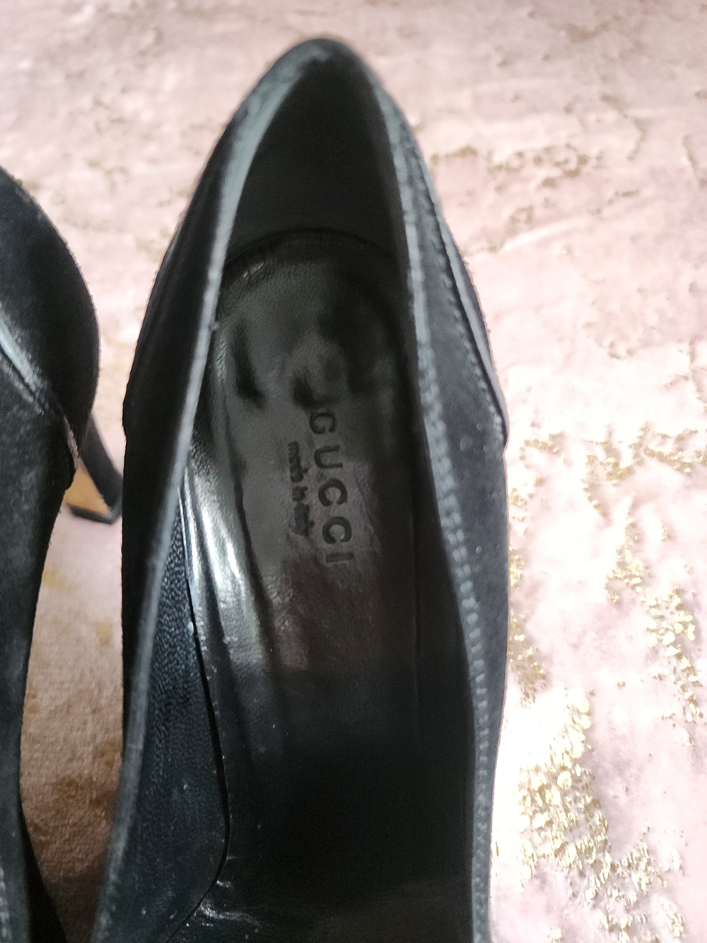 GUCCI | Black Accent Suede Pumps - Picture 10 of 16